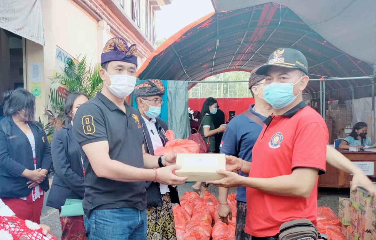 podiumnews.com-Dirjen Bimas Hindu Salurkan Bantuan Kepada Korban Gempa Bali